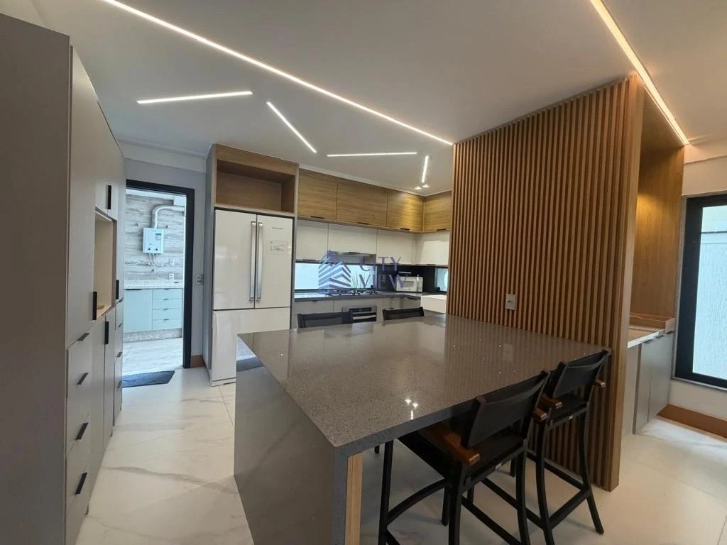 Furnished house with 5 bedrooms and open-plan kitchen — photo 11