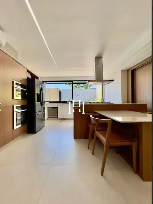 Furnished house, 800 m², with a bathtub — photo 38