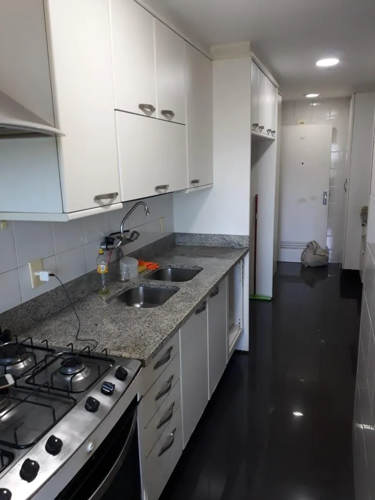 175 m² apartment with 3 bedrooms and a balcony — photo 2