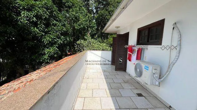 Furnished house, 395 m², with a glass-enclosed balcony — photo 13