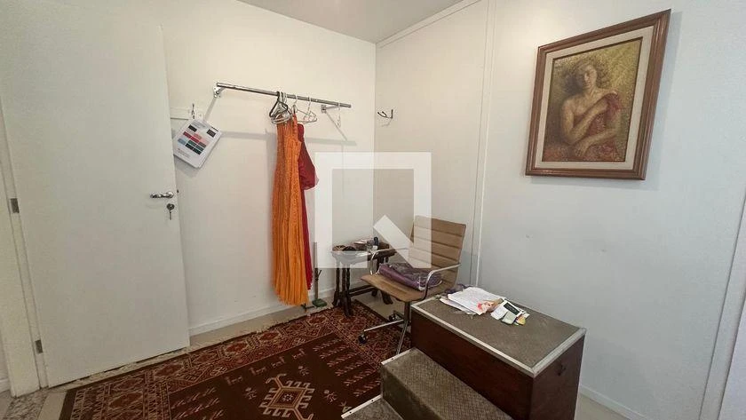 Walk-in closet in a 5-bedroom house, 250 m² — photo 42