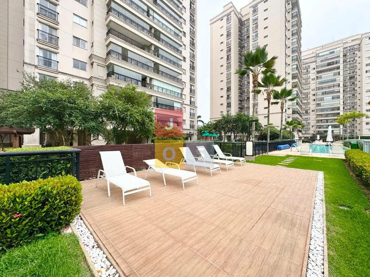Apartamento mobiliado, 193 m², com janelas do piso ao teto — photo 99