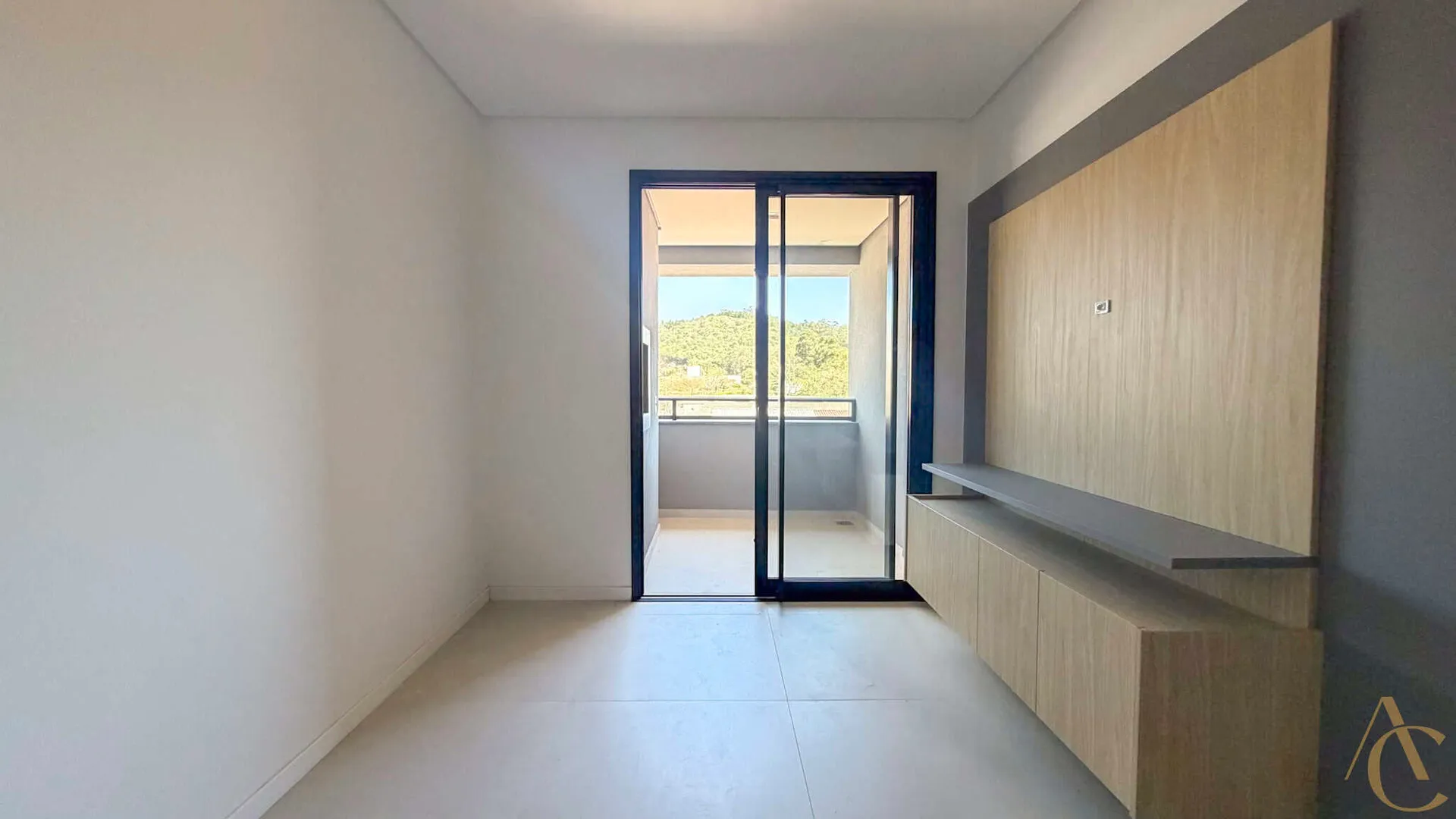 Glass-enclosed balcony in a 2-bedroom apartment, 69 m² — photo 7