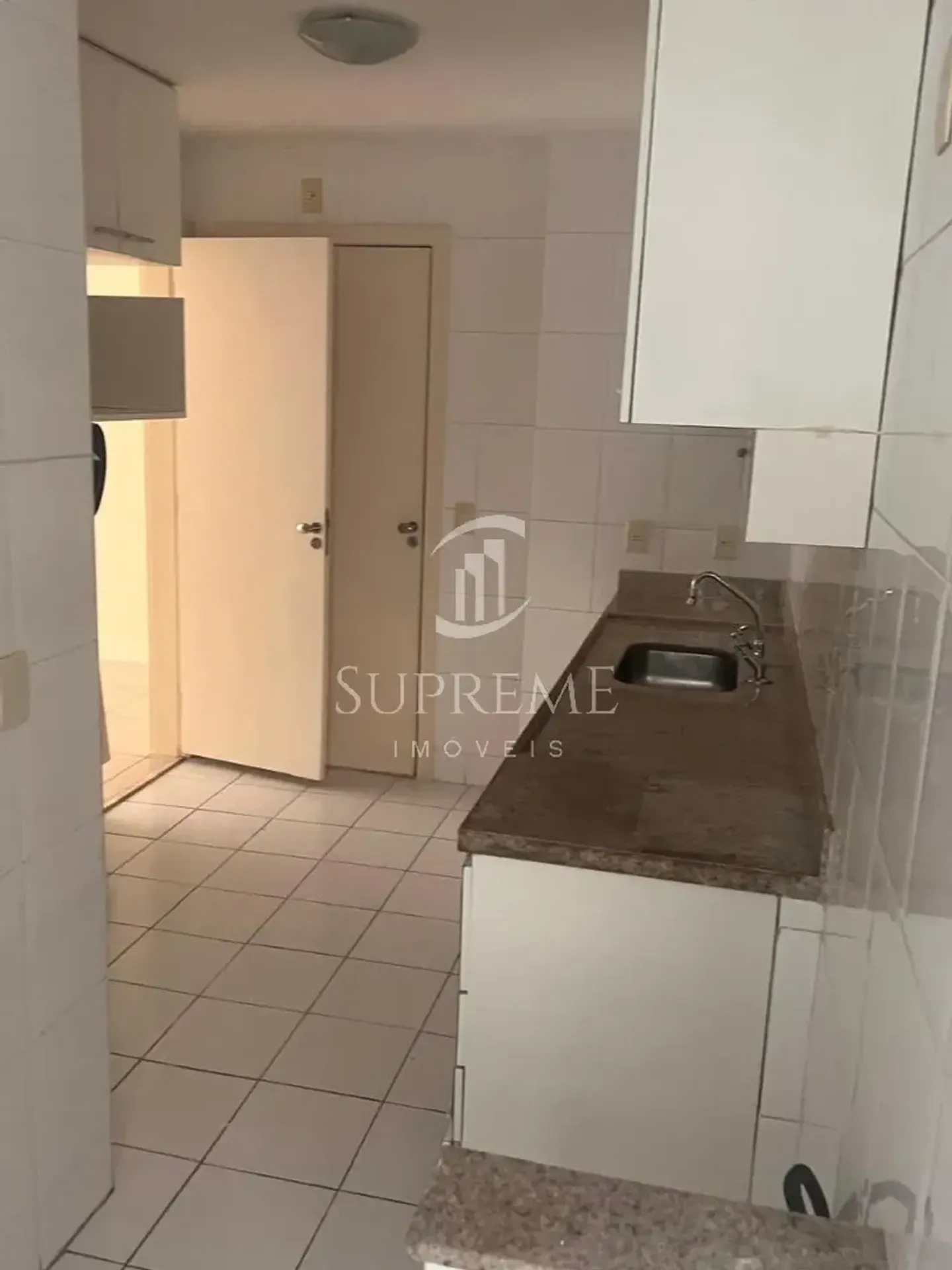 Jacuzzi in a 3-bedroom apartment, 119 m² — photo 10