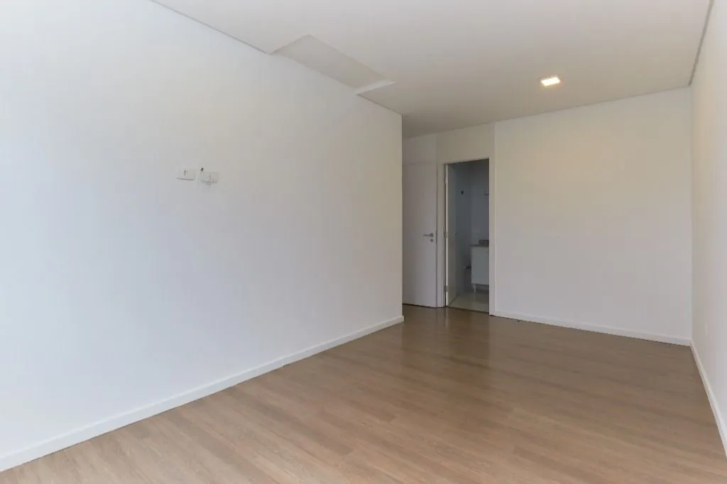 Furnished 2-bedroom apartment with an open-plan kitchen — photo 17