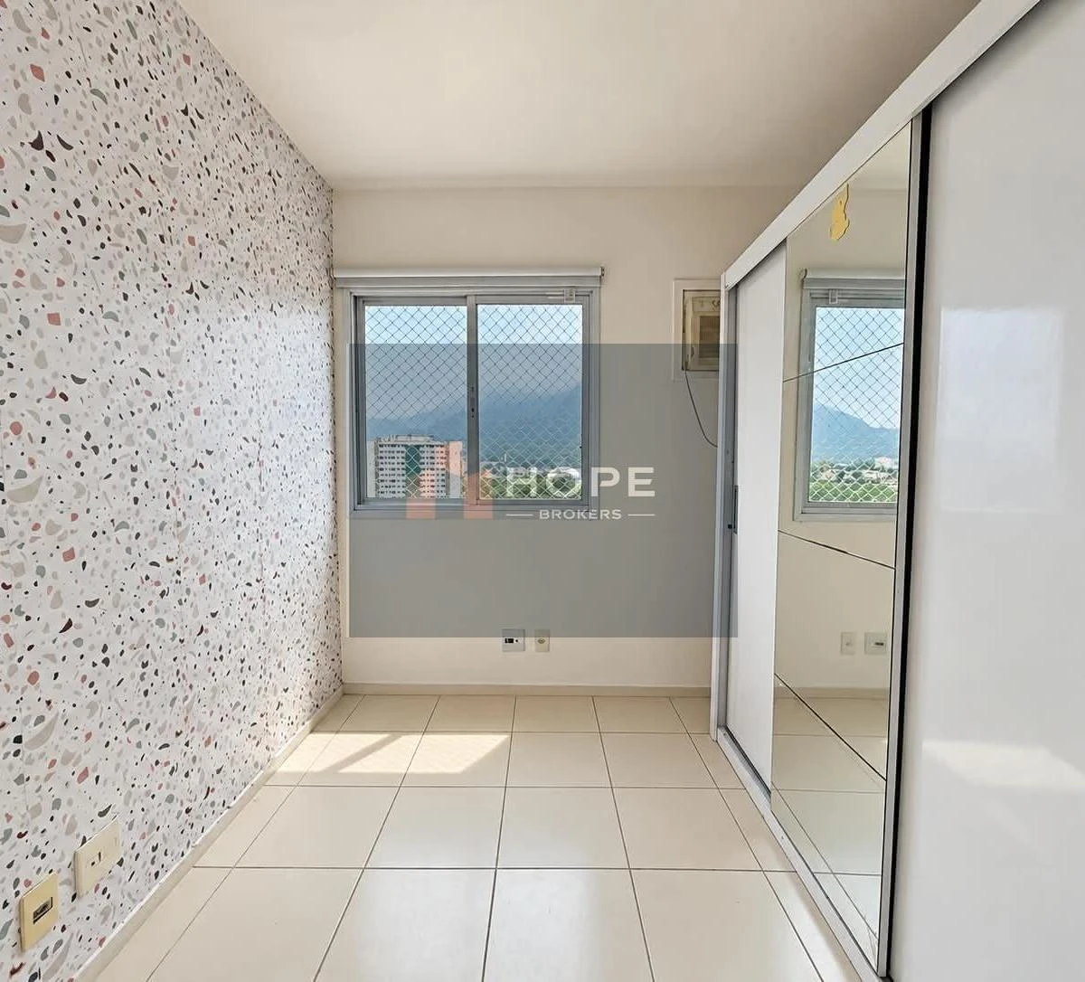 Apartment, 60 m², with a glass-enclosed balcony — photo 4