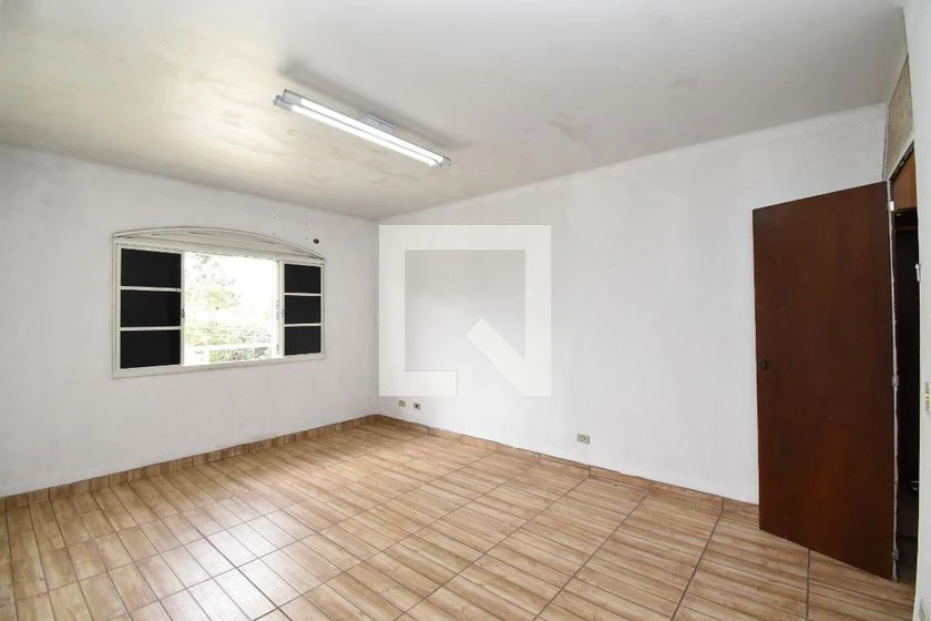 Unfurnished house with 4 bedrooms and laundry area — photo 2