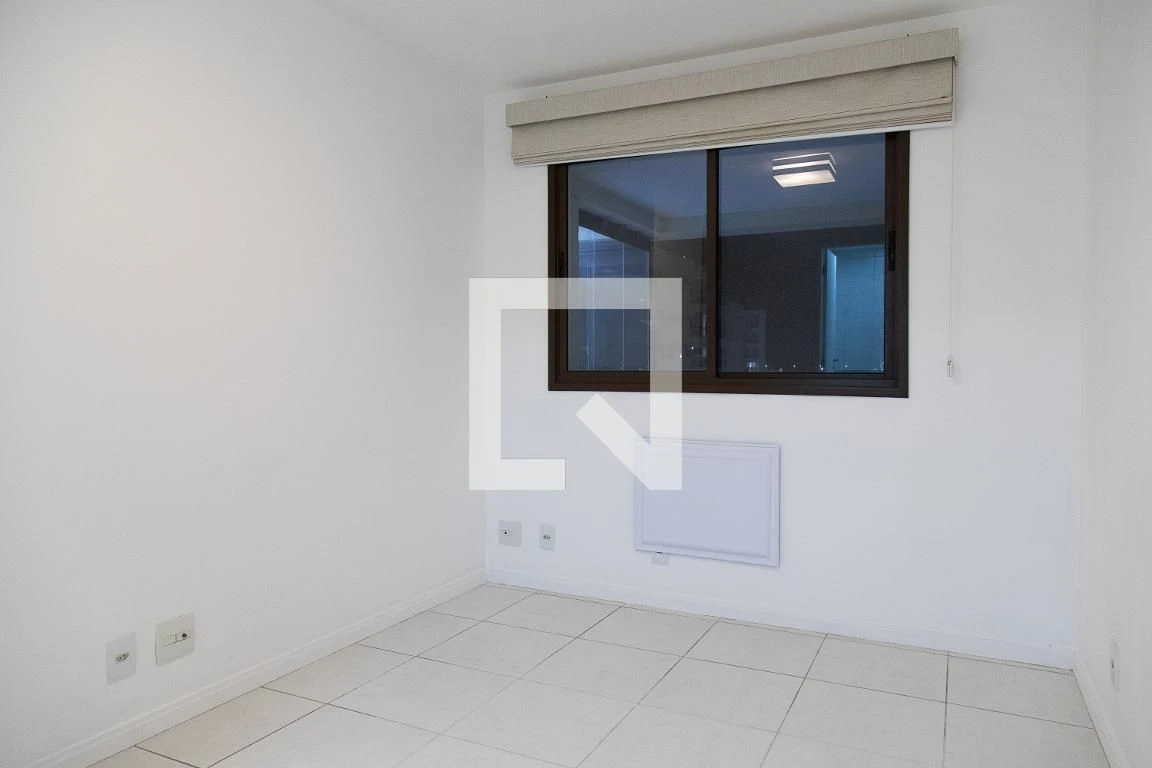Glass-enclosed balcony in a 2-bedroom apartment, 74 m² — photo 22