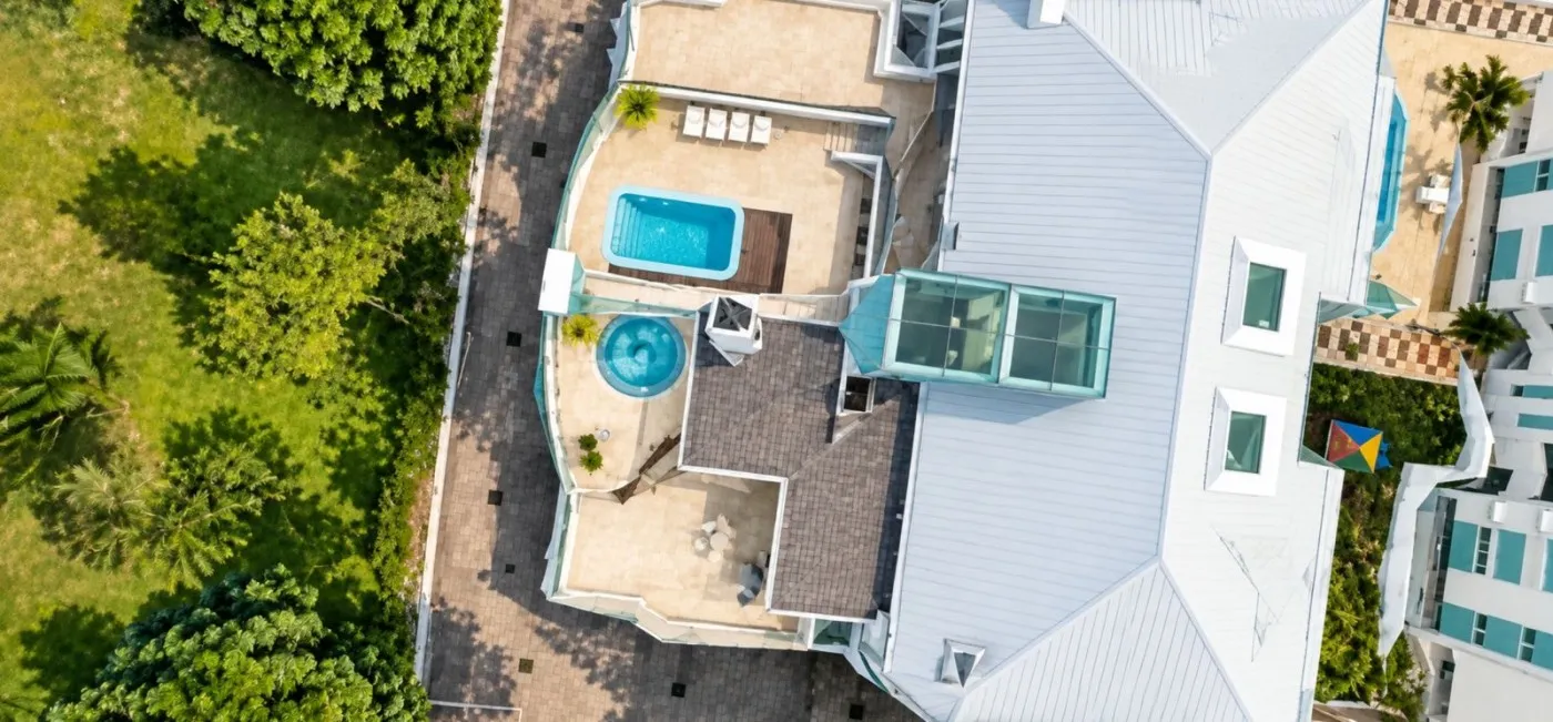 276 m² apartment with a home office and a water view — photo 14