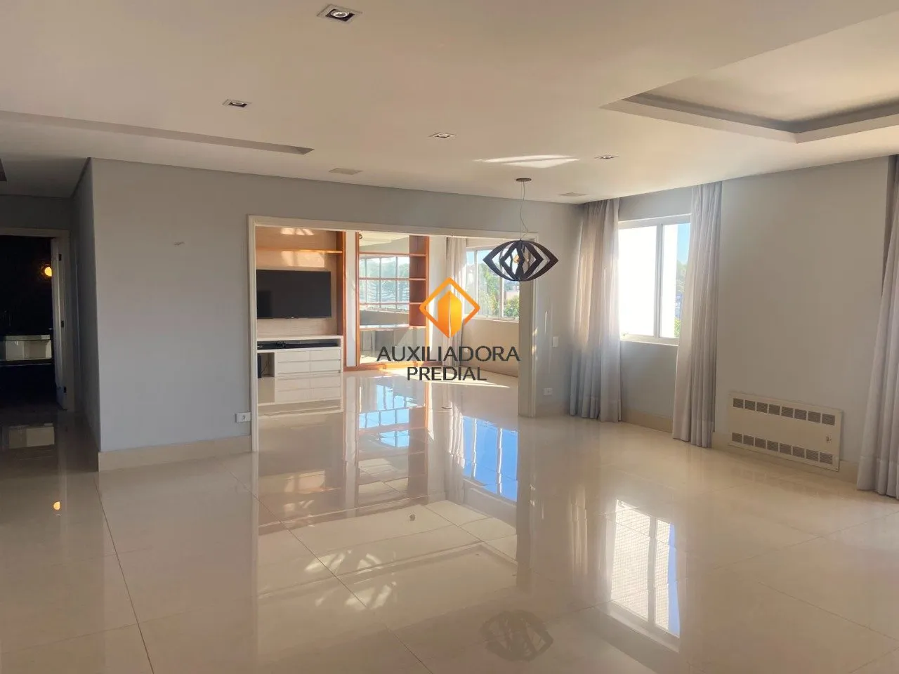 2-bedroom apartment with living room and glassed balcony — photo 31
