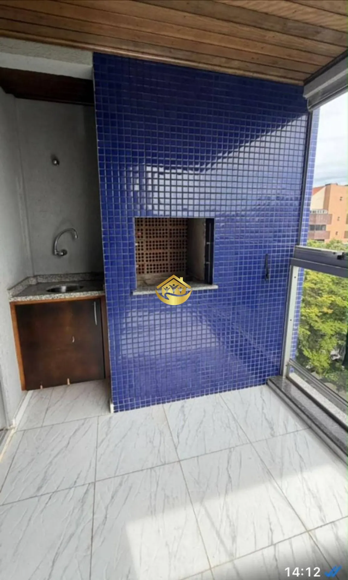 86 m² apartment with a bathtub and a grill on the balcony — photo 42