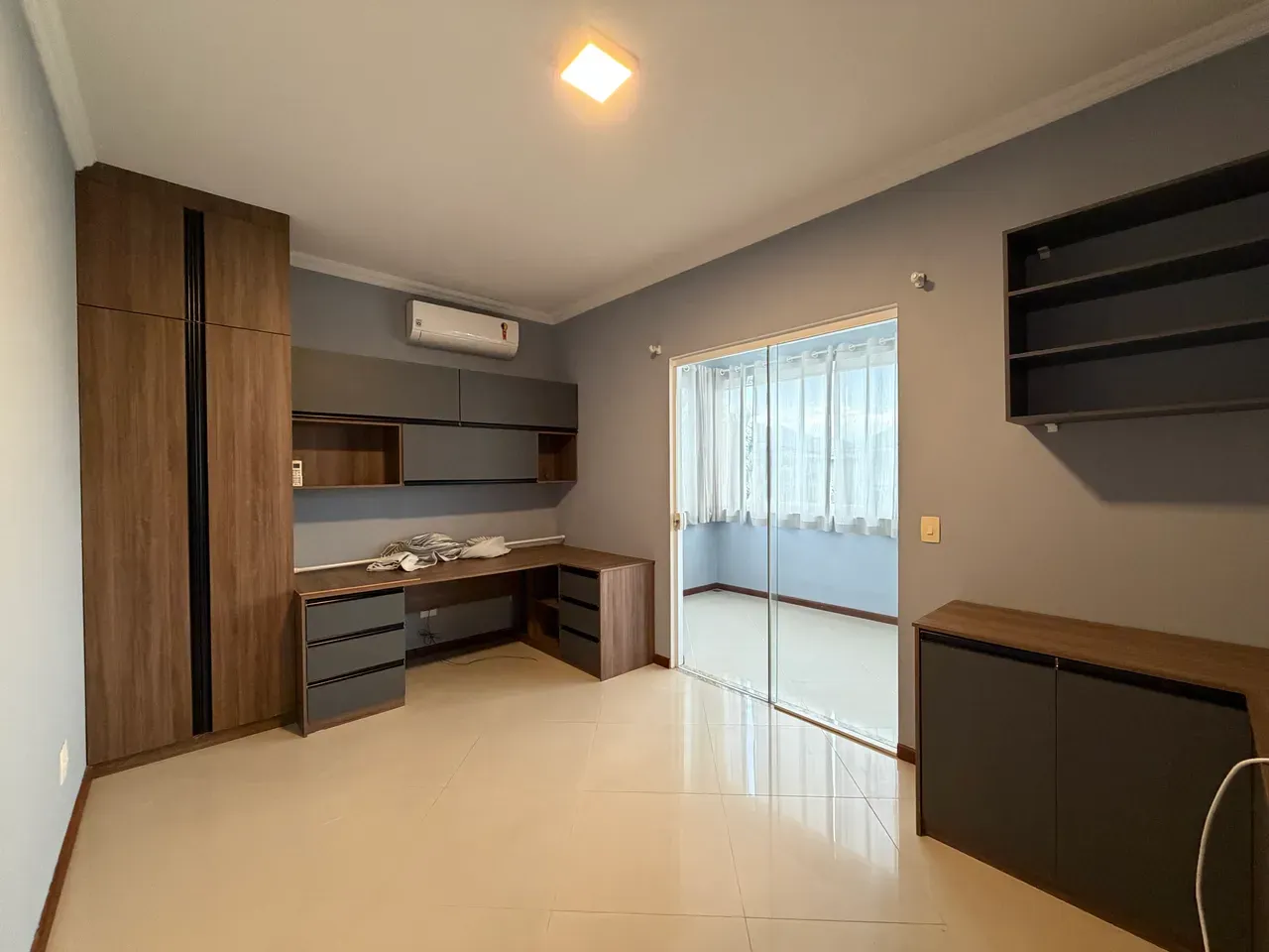 Casa com 4 quartos e 5 banheiros, 300 m² — photo 21