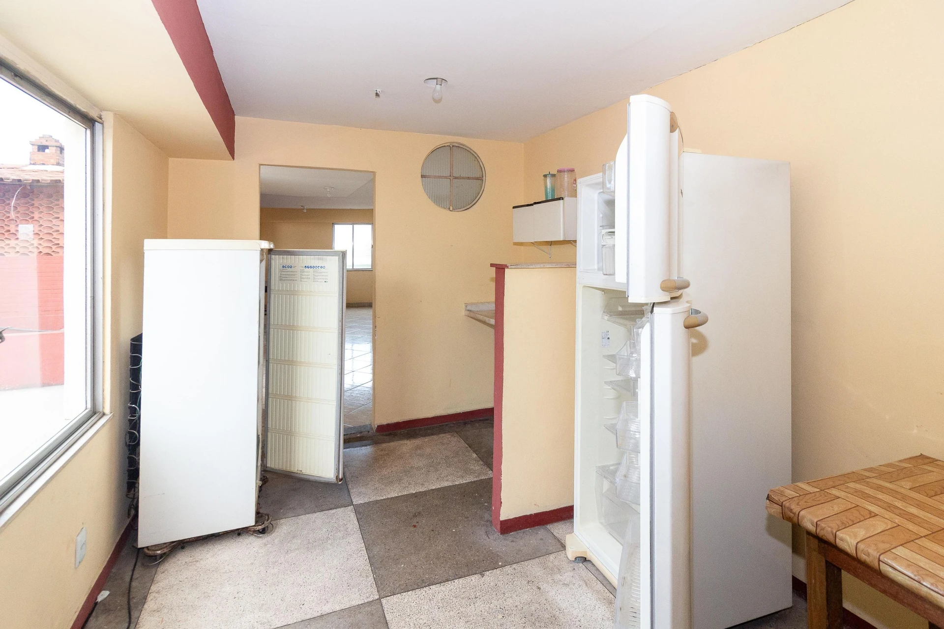 Furnished 3-bedroom apartment with balcony — photo 43