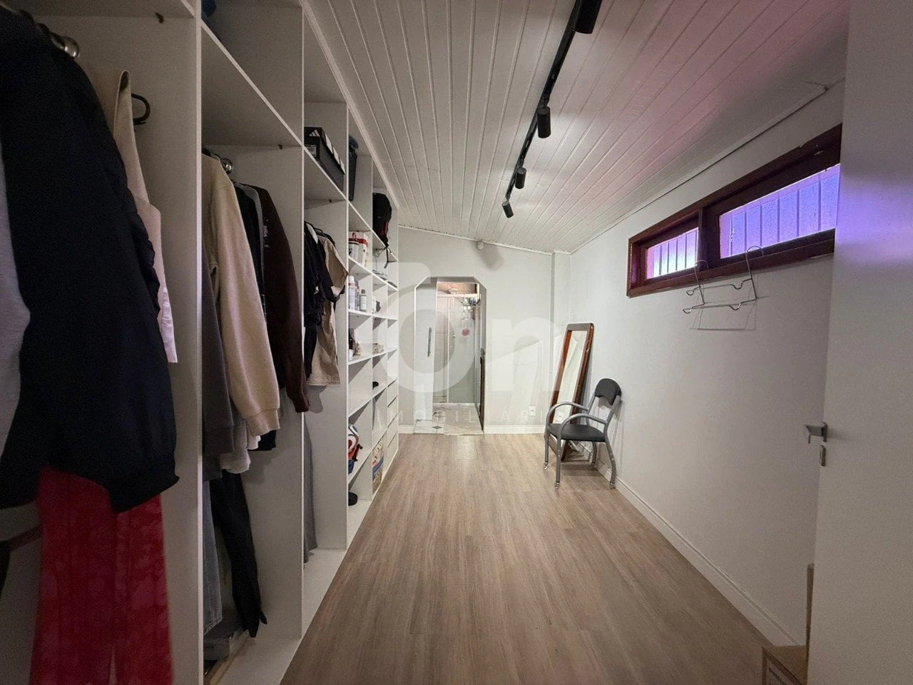 Floor-to-ceiling windows in a 5-bedroom house, 300 m² — photo 25