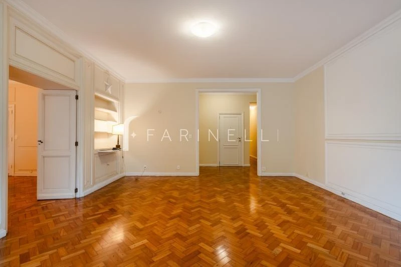 248 m² apartment with 3 bedrooms and 4 bathrooms — photo 15