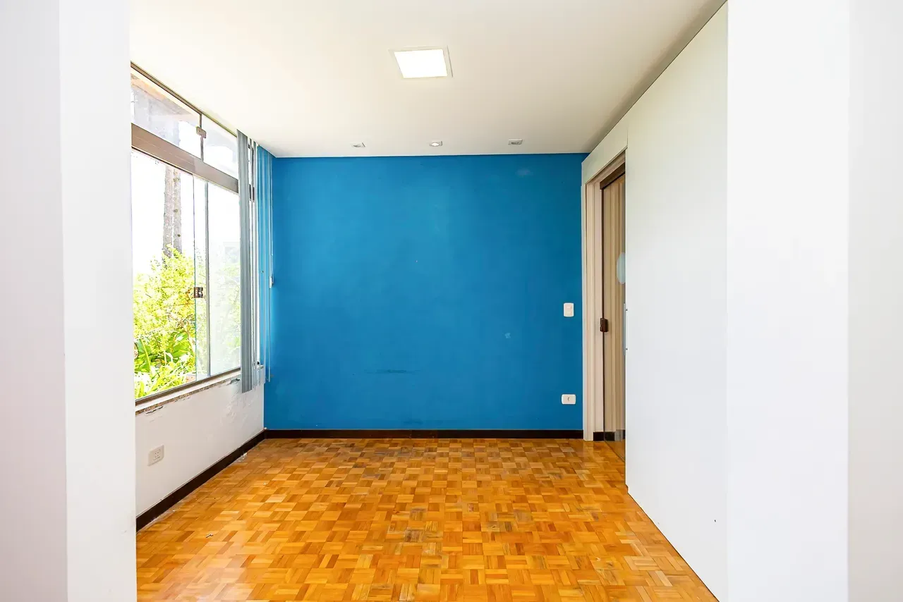 Furnished house with 5 bedrooms and 470 m² — photo 93