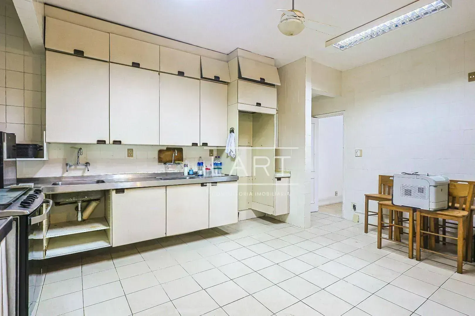 4-bedroom apartment with built-in wardrobes — photo 23