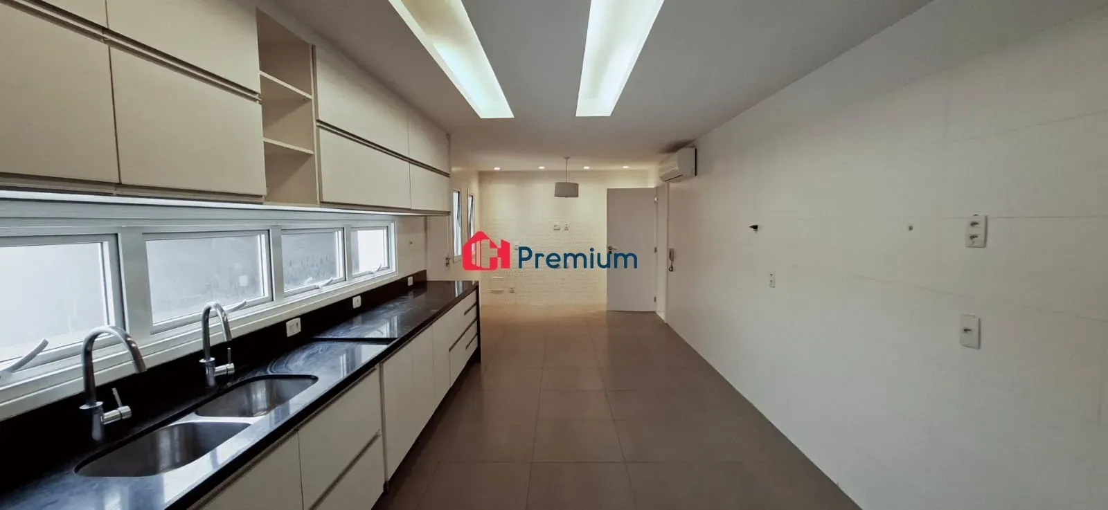 Casa com 5 suítes e 7 banheiros, 5 vagas — photo 19