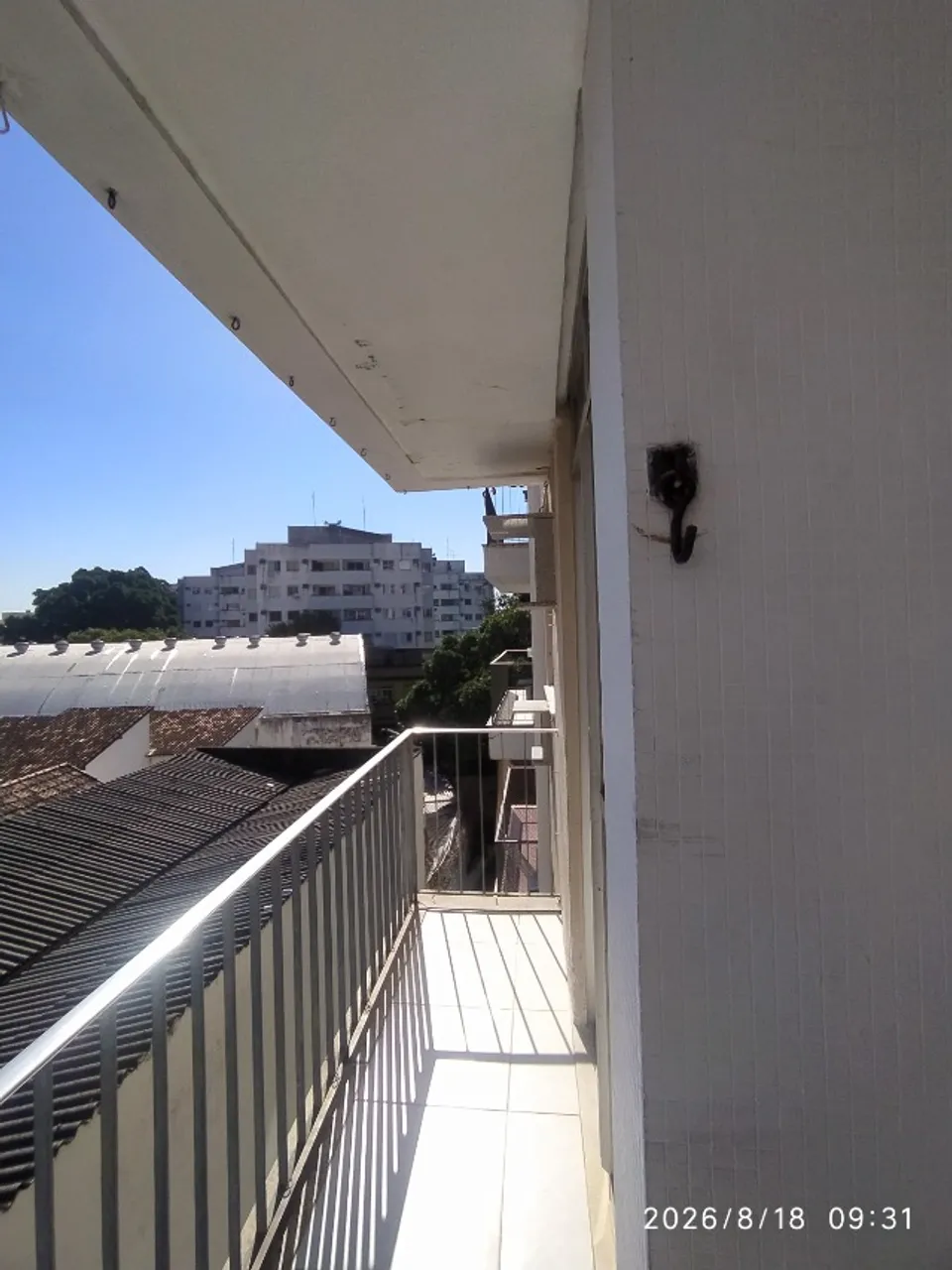 2-bedroom apartment with 2 bathrooms and a balcony — photo 3