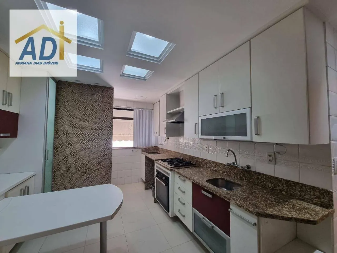 3-bedroom apartment with a washing machine — photo 2