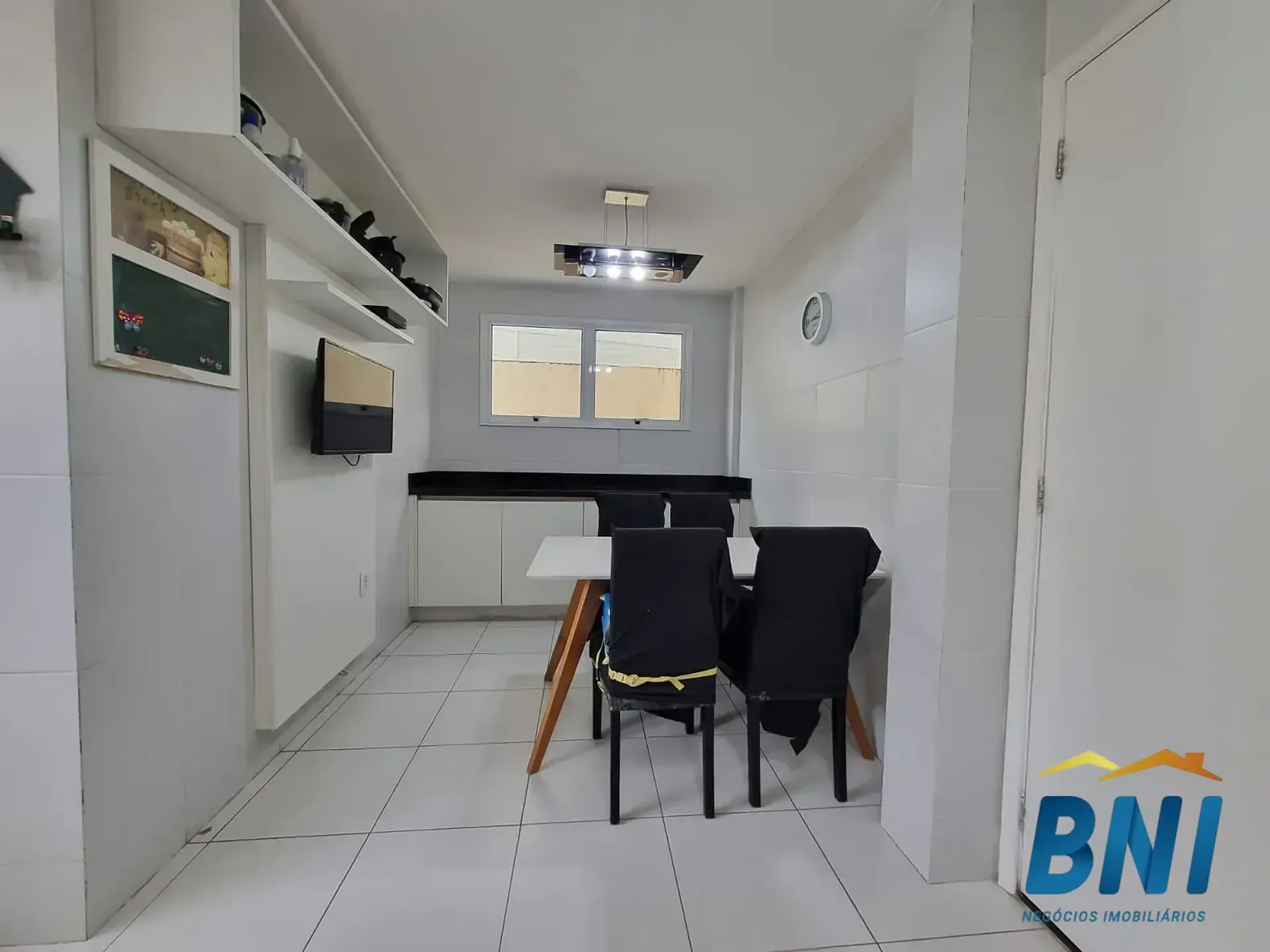 Home office in a 4-bedroom house, 226 m² — photo 13