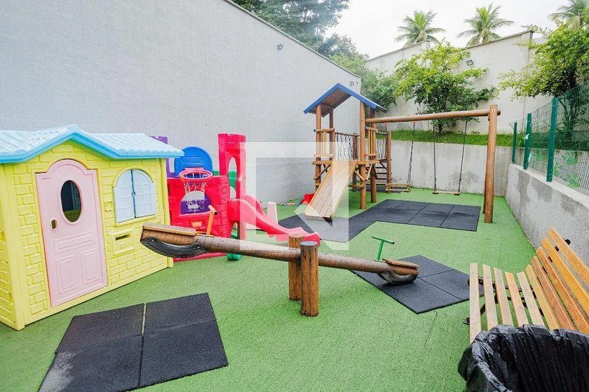 2-bedroom apartment in a building with a gym — photo 4