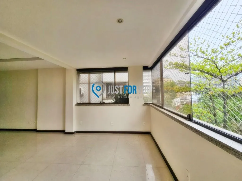 Apartamento com 3 dormitórios e varanda fechada de vidro — photo 4