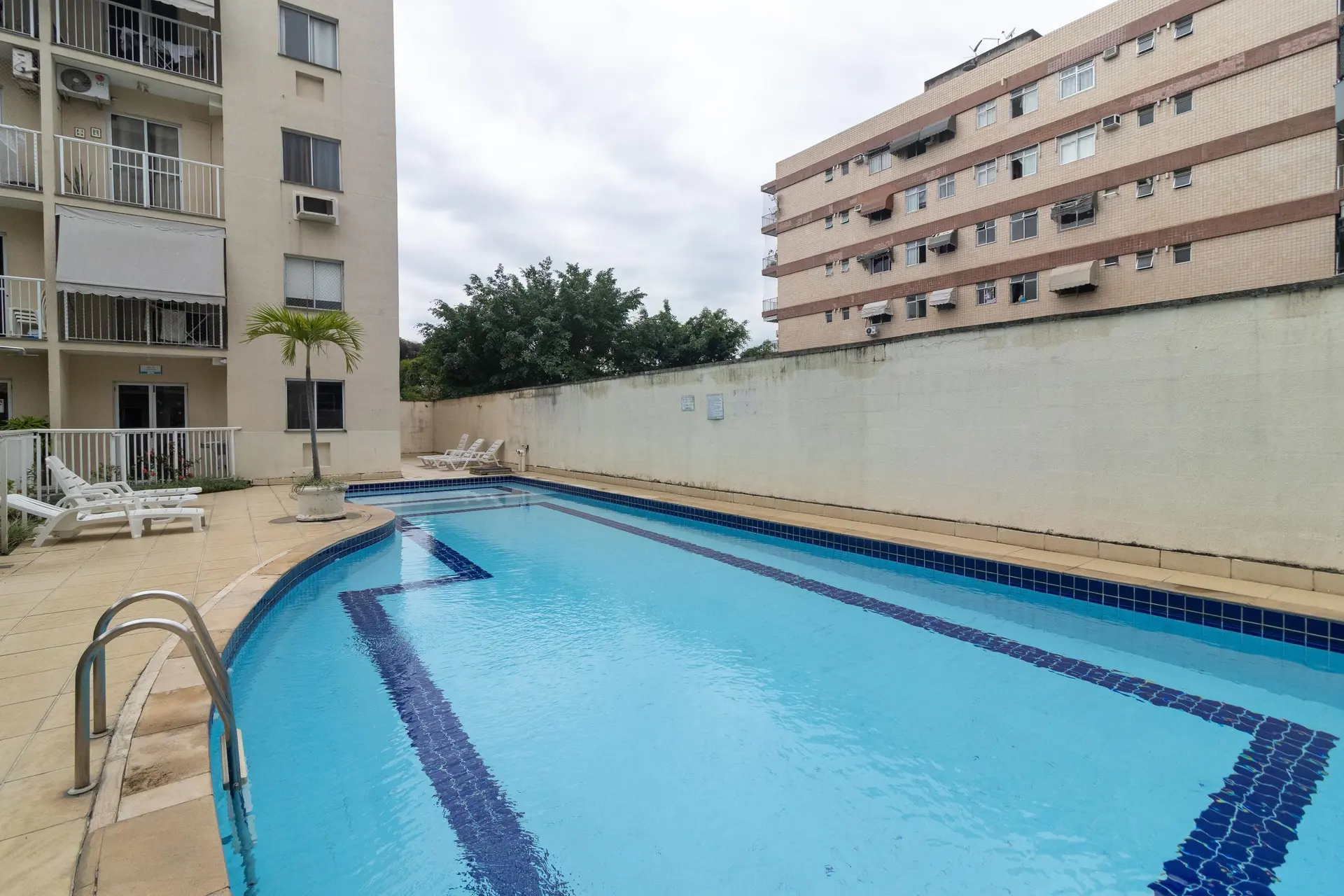 Furnished 2-bedroom apartment with balcony — photo 28