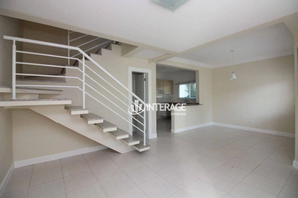 Balcony with a grill in a 3-bedroom house, 150 m² — photo 9