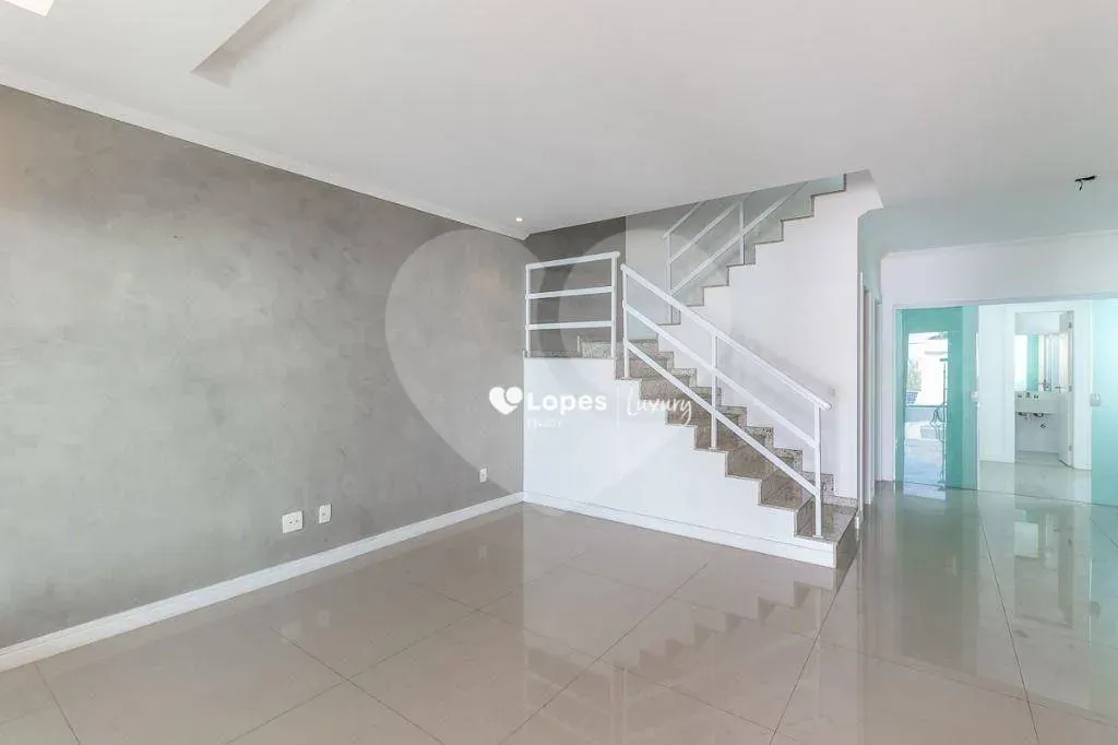 House with 5 bedrooms and a built-in balcony grill — photo 10