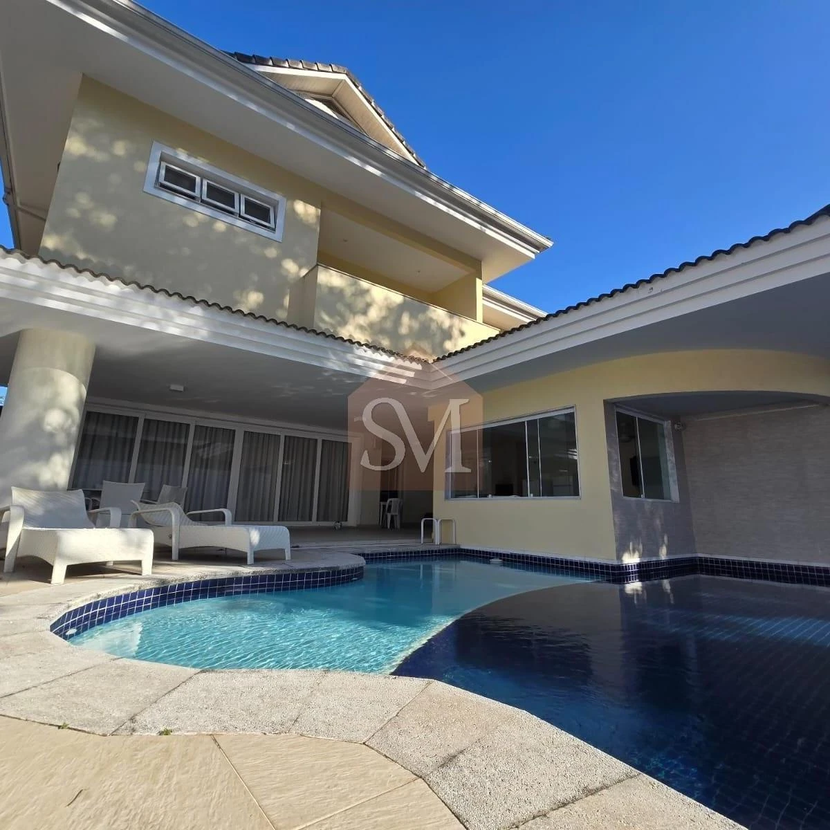 Furnished triplex house with 4 en-suite rooms and 669 m² — photo 12