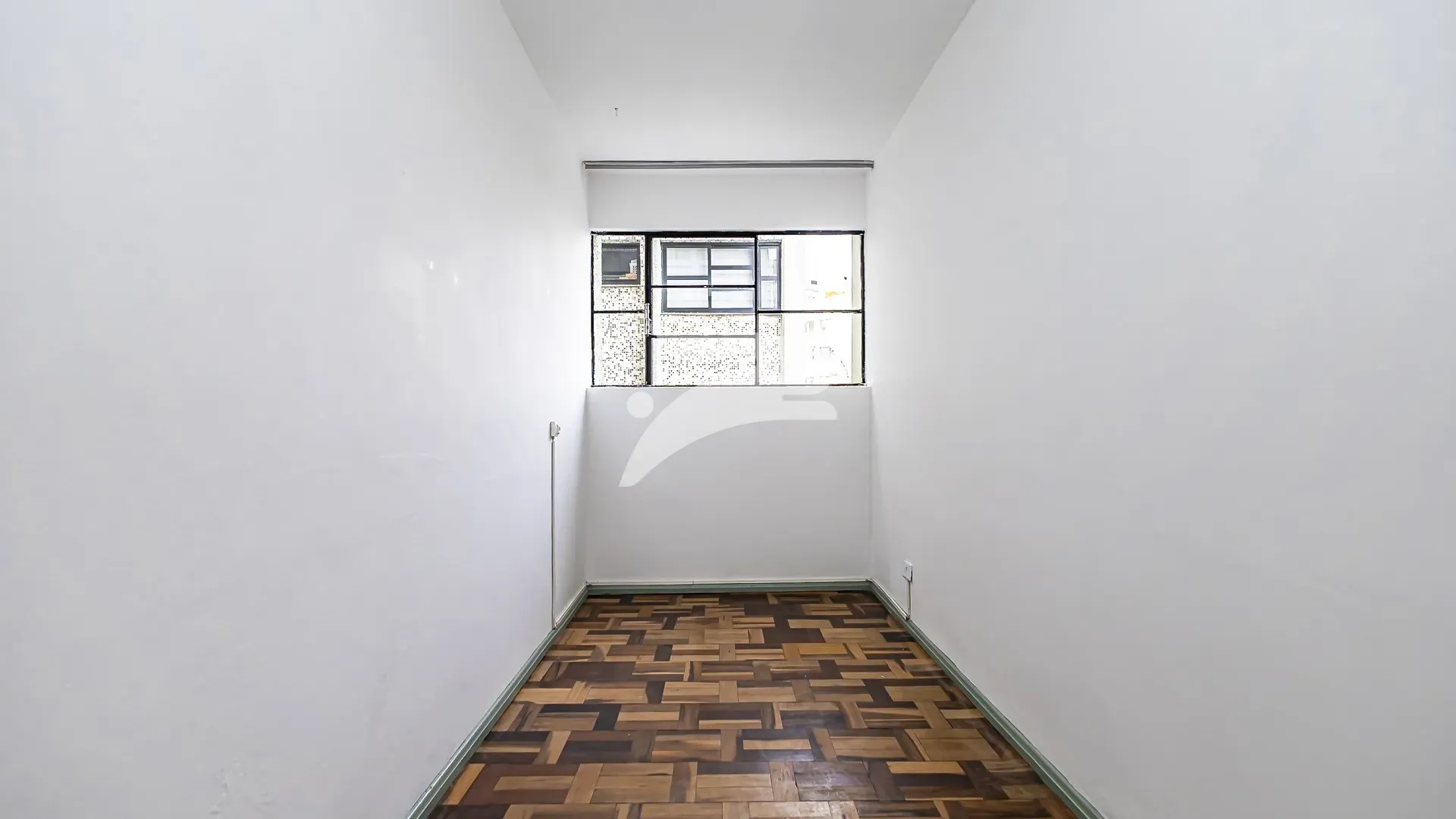 3-bedroom apartment with wood or laminate floors in Curitiba — photo 20