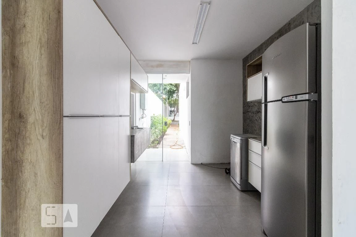 House with 3 bedrooms and 4 bathrooms with a closed kitchen — photo 8