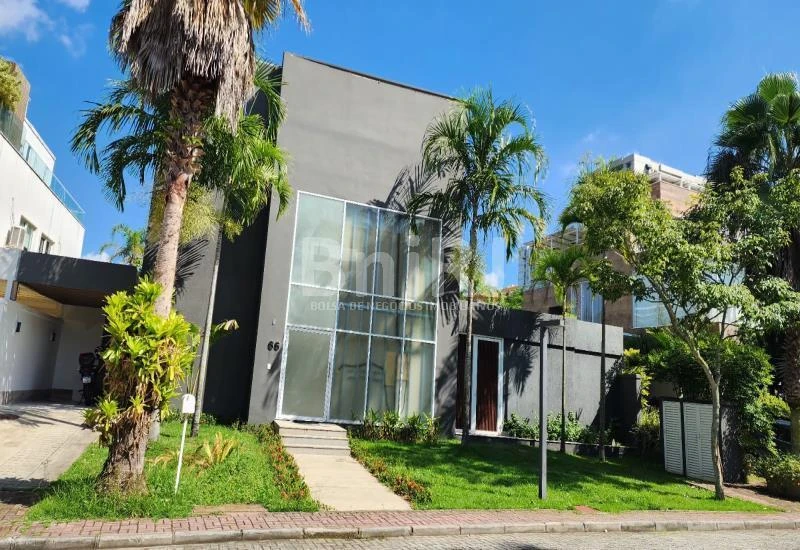 House with 6 bedrooms and 500 m² with 2 parking spaces — photo 36