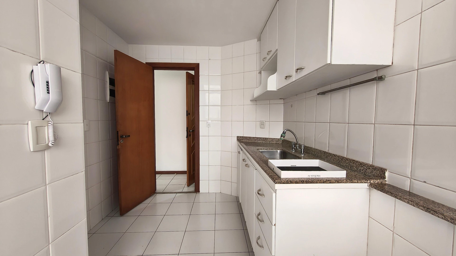 3-bedroom apartment in a building with a pool — photo 19