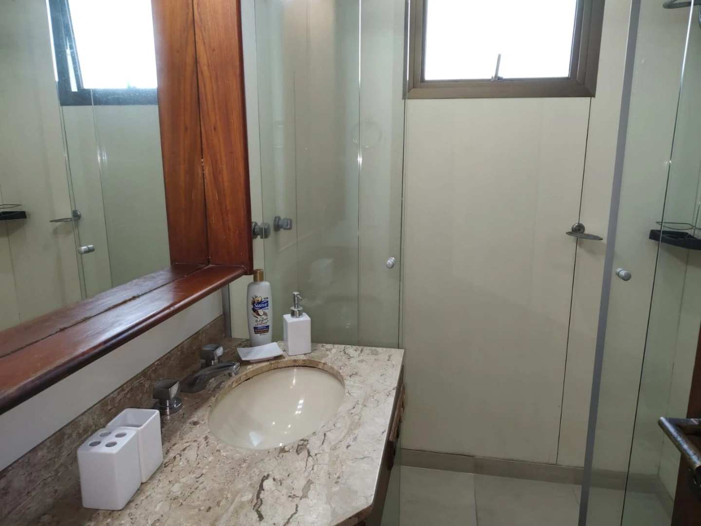 Furnished 2-bedroom apartment with 2 en-suites and balcony — photo 13