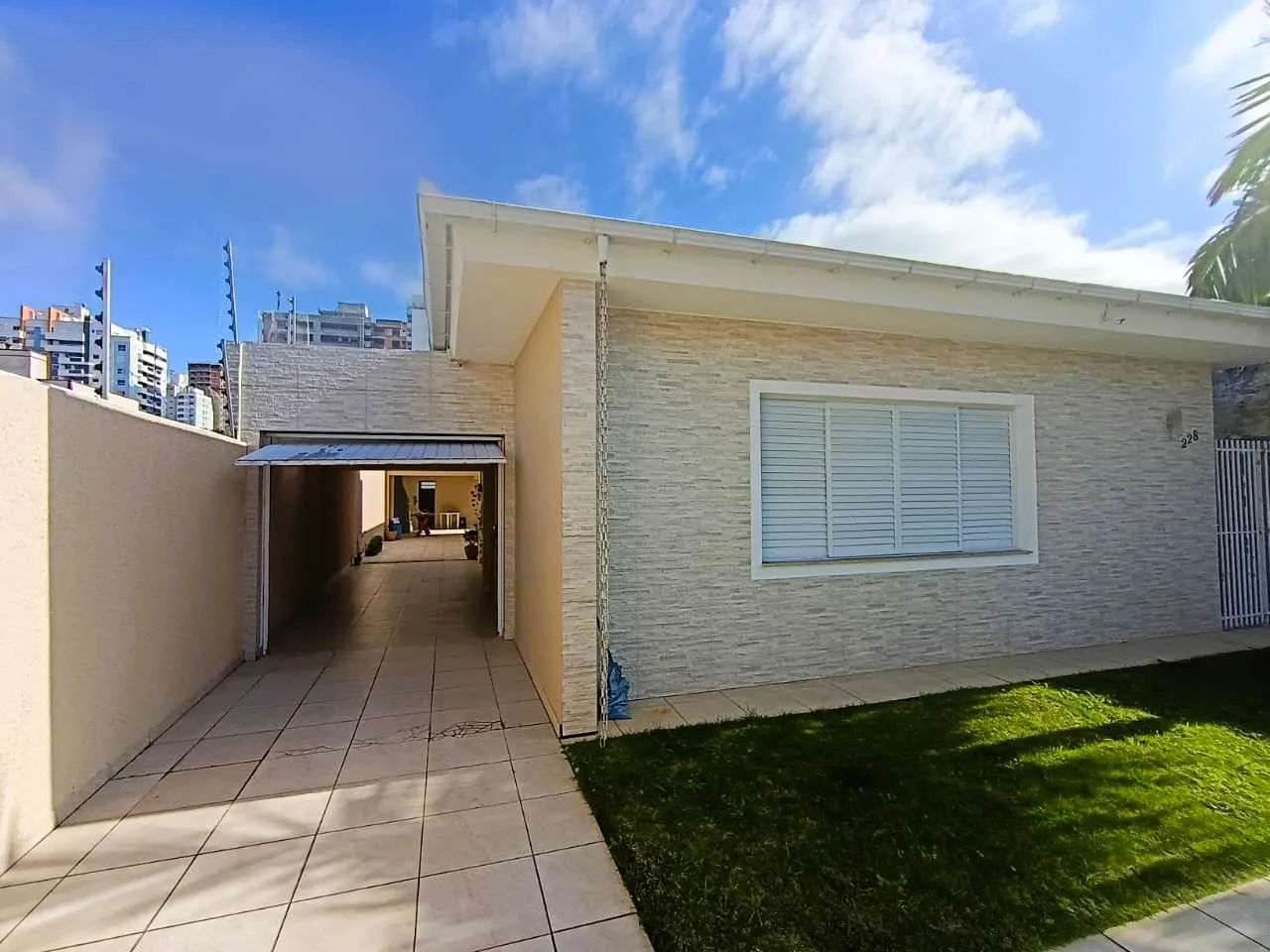 House with 4 bedrooms and private BBQ 454 m²