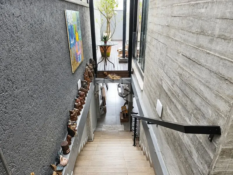 2-bedroom house with a glass-enclosed balcony — photo 33