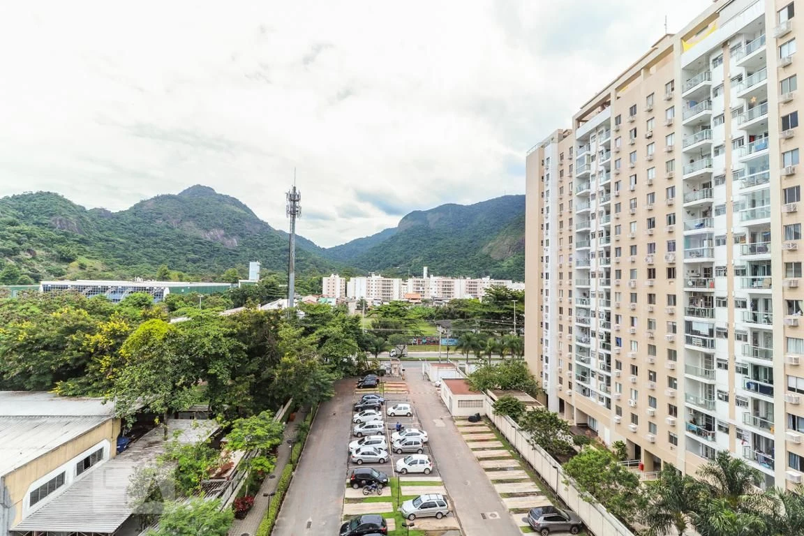 Unfurnished 3-bedroom apartment with balcony — photo 21