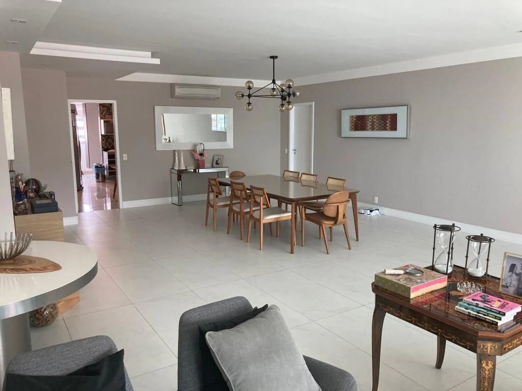 Renovated apartment with 4 suites and 292 m² — photo 8