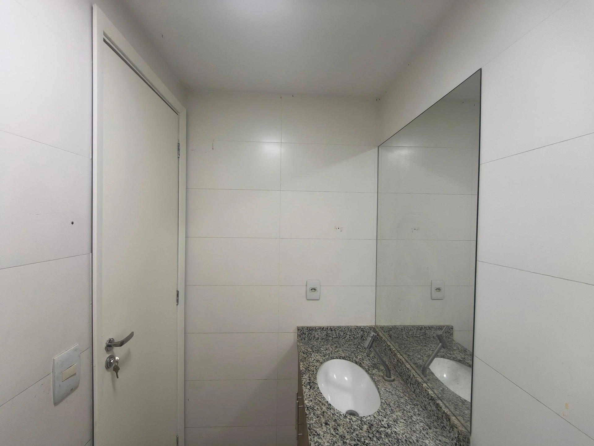 Квартира з 4 кімнатами та 1 люкс-спальнею, з балконом — photo 50