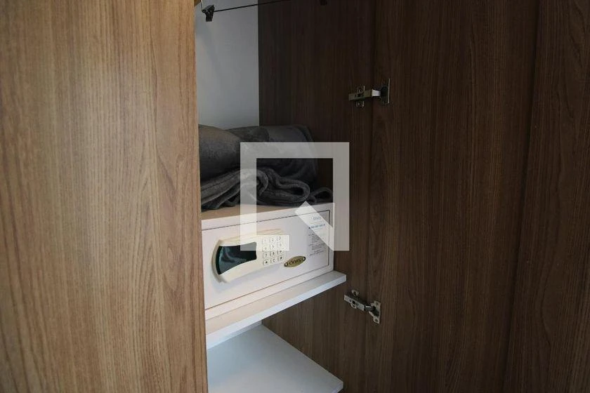 Furnished studio, 28 m², with a glass-enclosed balcony — photo 15