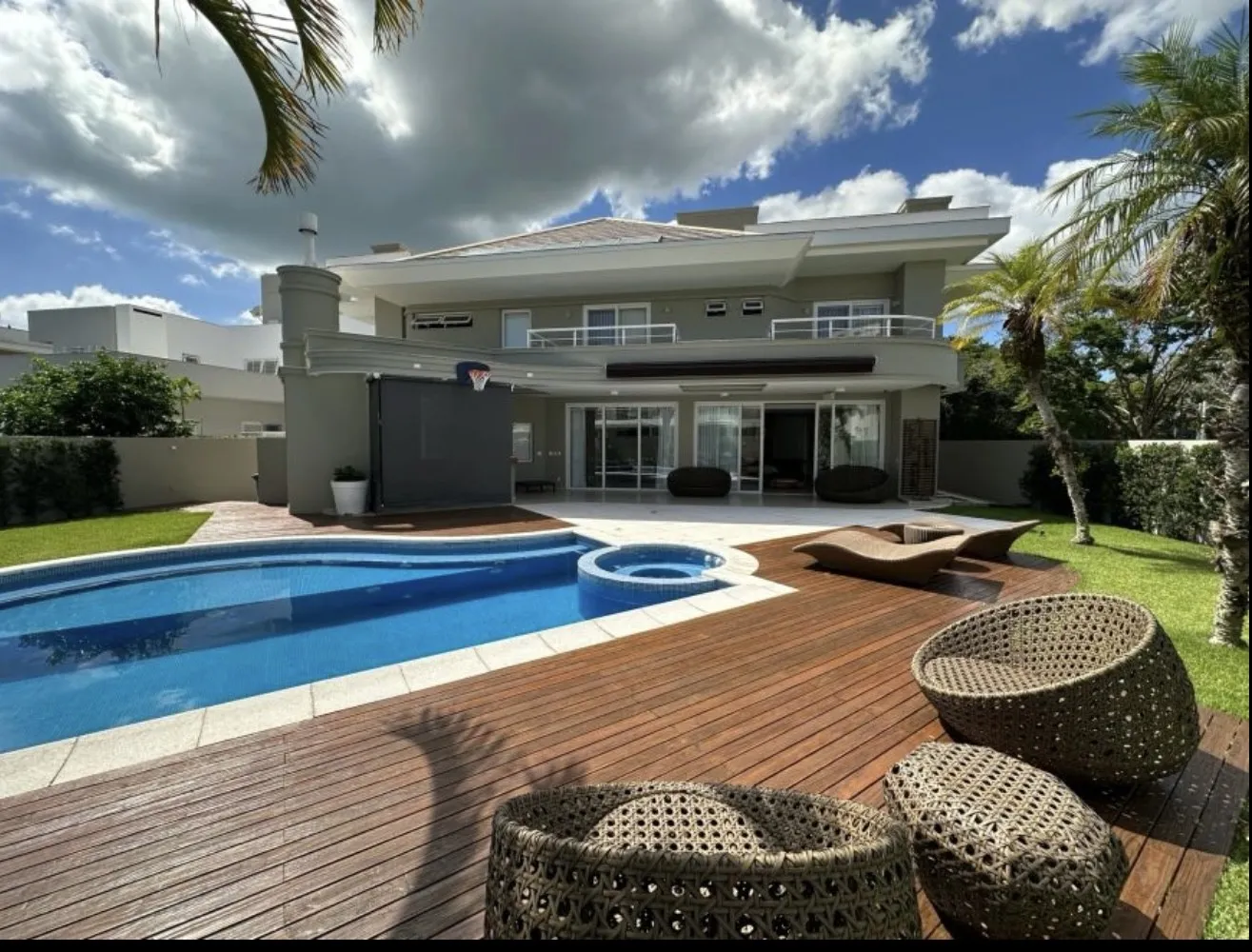 For rent house with 5 bedrooms and 8 bathrooms