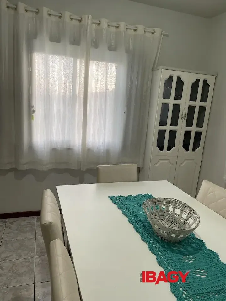 3-bedroom house with a water view in Florianópolis — photo 18