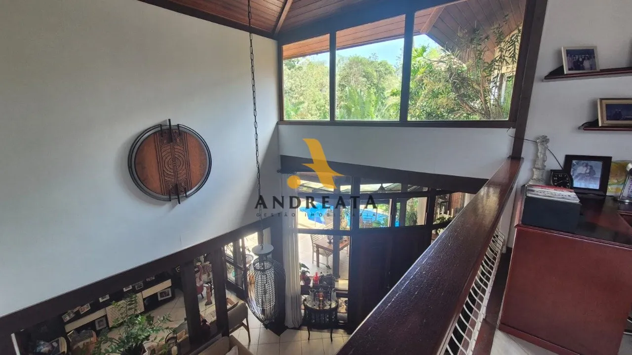 Casa de 307 m² com janelas do piso ao teto e banheira — photo 27