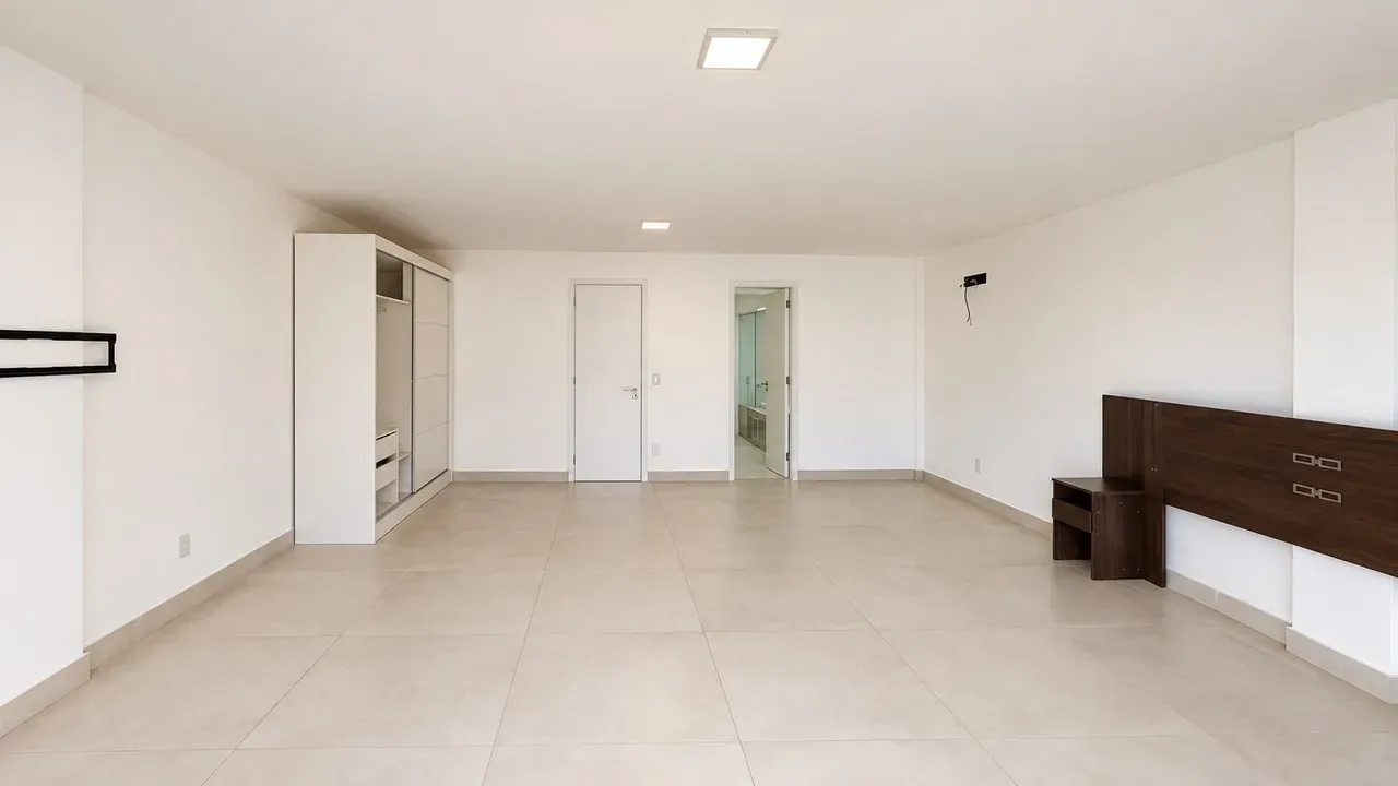 House, 360 m², with floor-to-ceiling windows — photo 19
