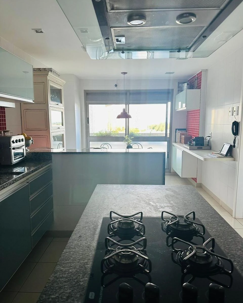 Furnished 260 m² apartment with open-plan kitchen — photo 10
