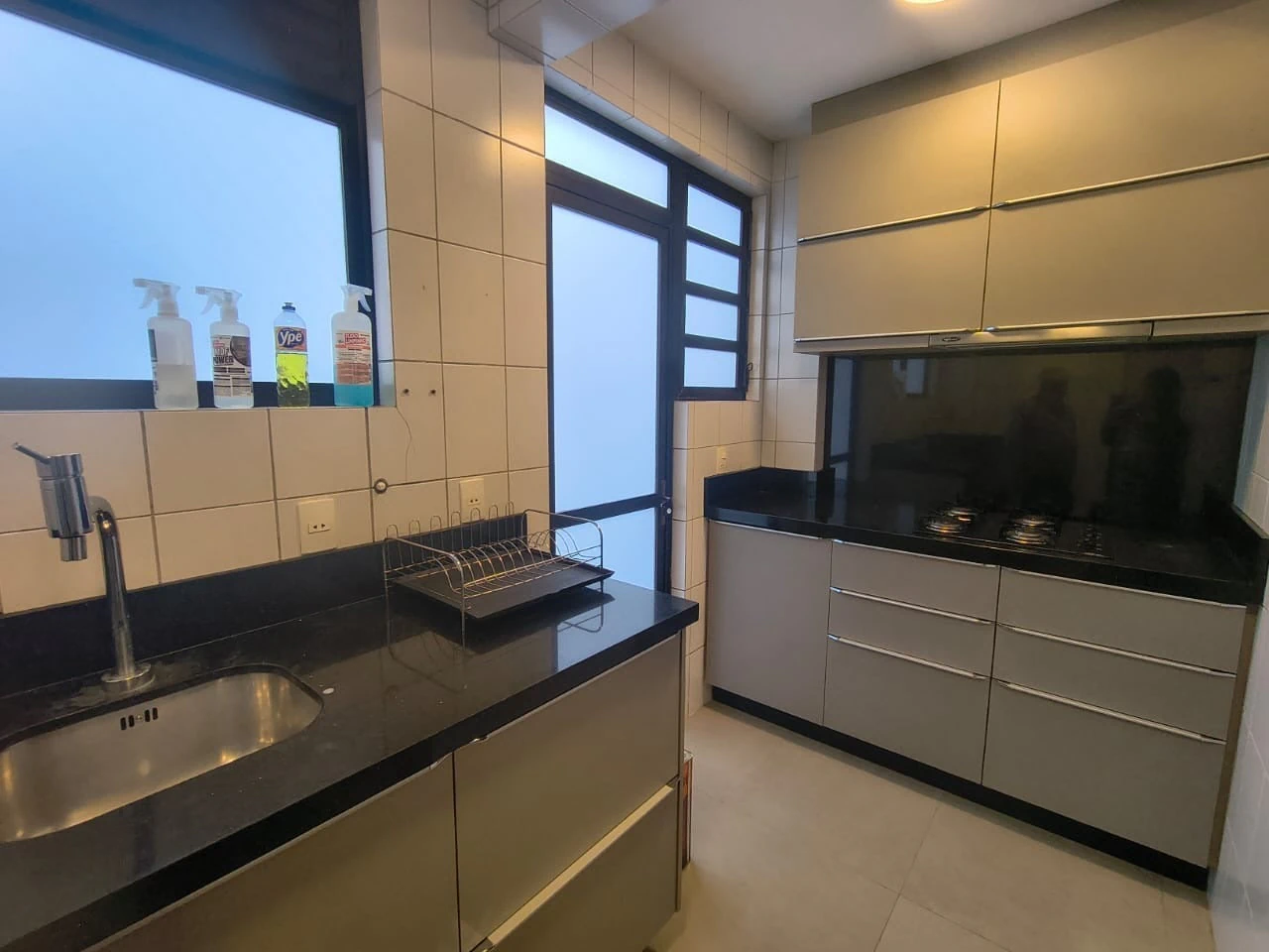 Floor-to-ceiling windows in a 3-bedroom apartment, 90 m² — photo 10