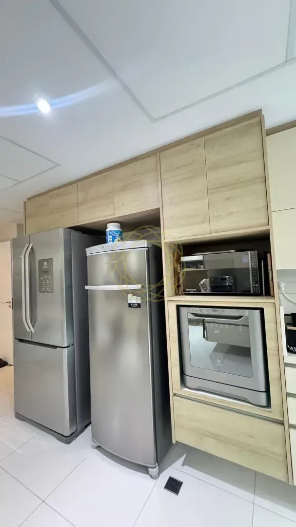 Furnished apartment with 4 bedrooms and 381 m² — photo 30