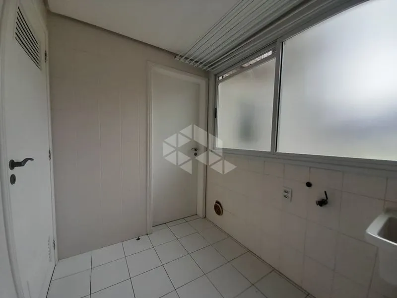 Apartamento com piso de madeira ou laminado, Itacorubi Norte — photo 32